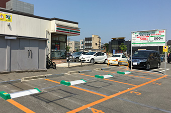セブン-イレブン福井春山1丁目店駐車場