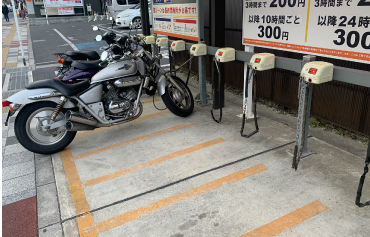 ③バイク駐輪場