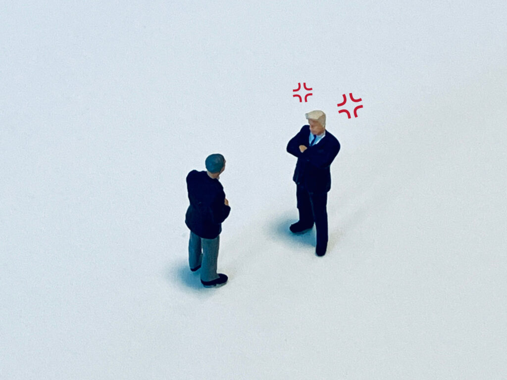 お怒りのお客様を対応する様子