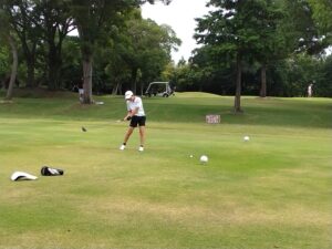 テレ玉カップジュニアゴルフ大会プレーの様子