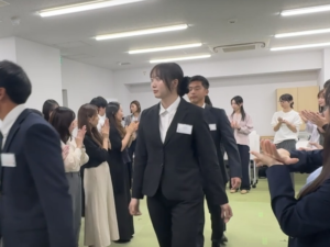 26卒内定式入場の様子2