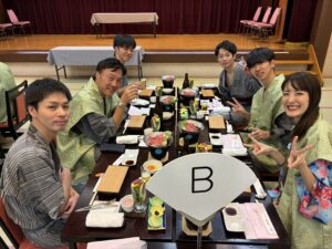 2025年社員旅行　宴会の様子1