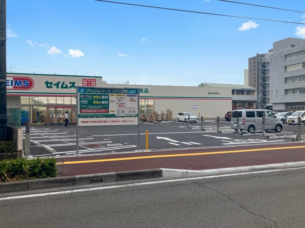 ドラッグセイムス高知北本町店駐車場_外観